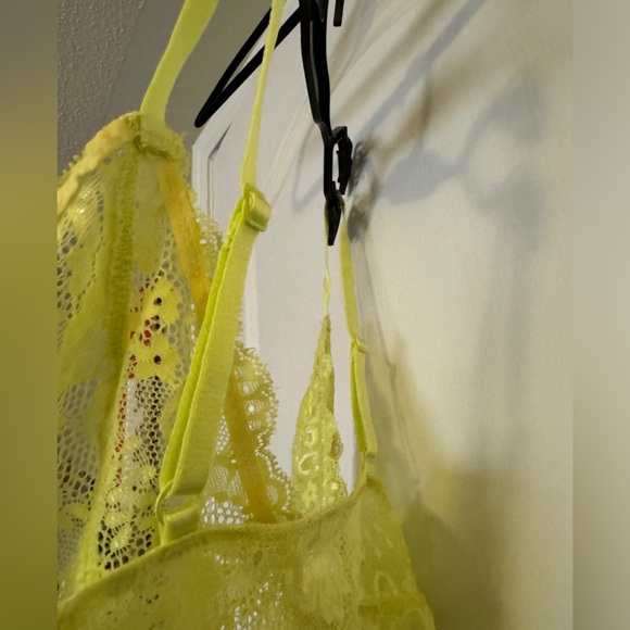 NWT - Kendall & Kylie Lace bralette - Picture 5 of 5